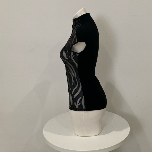 GRACIA Faux Black Leather Leopard Sheer Pattern Cap Sleeve Mock Neck Top Small - Picture 4 of 12